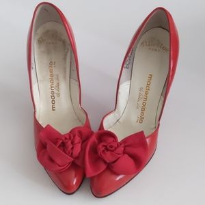 Vintage red bow pumps